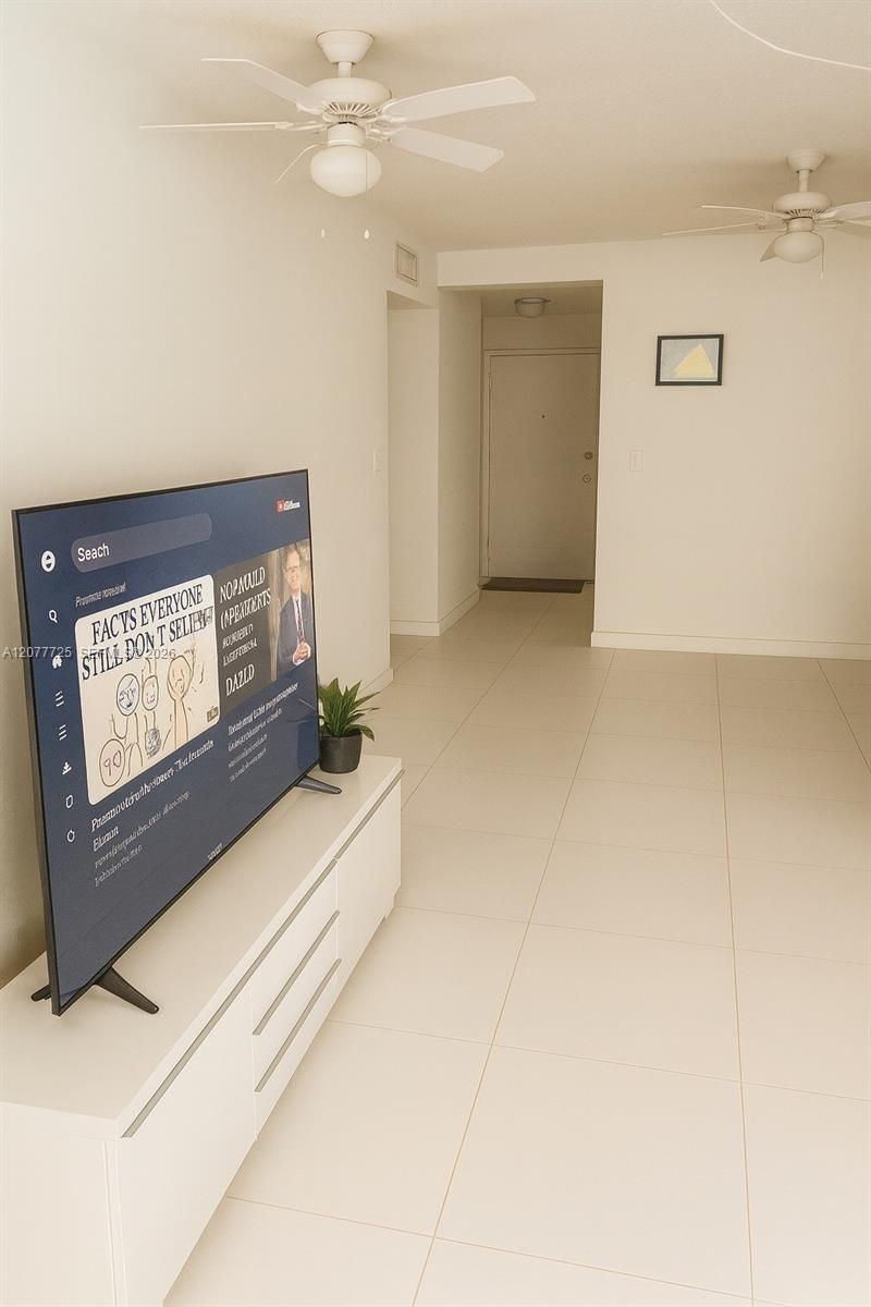 610 NE 12th Ave , Unit 308, Hallandale Beach, FL 33009 Photo