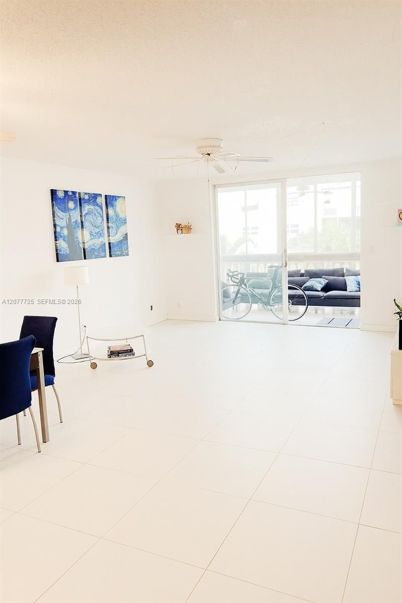 610 NE 12th Ave , Unit 308, Hallandale Beach, FL 33009 Photo