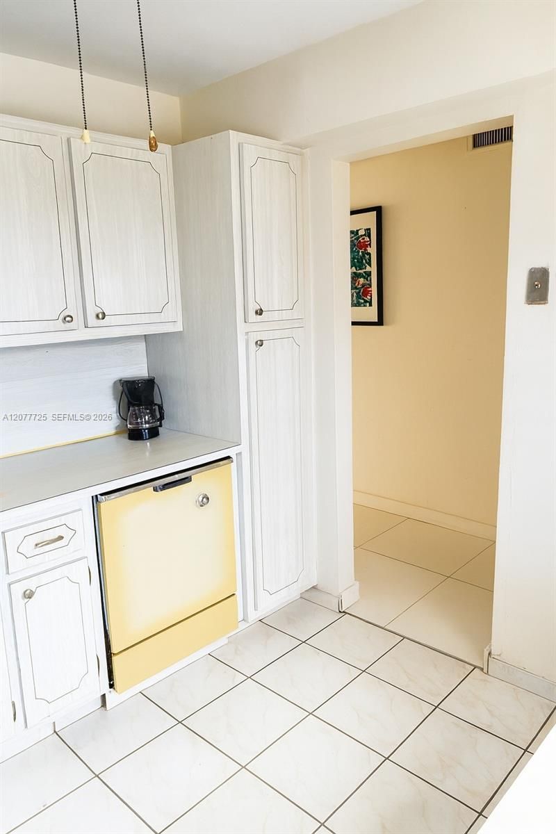 610 NE 12th Ave , Unit 308, Hallandale Beach, FL 33009 Photo