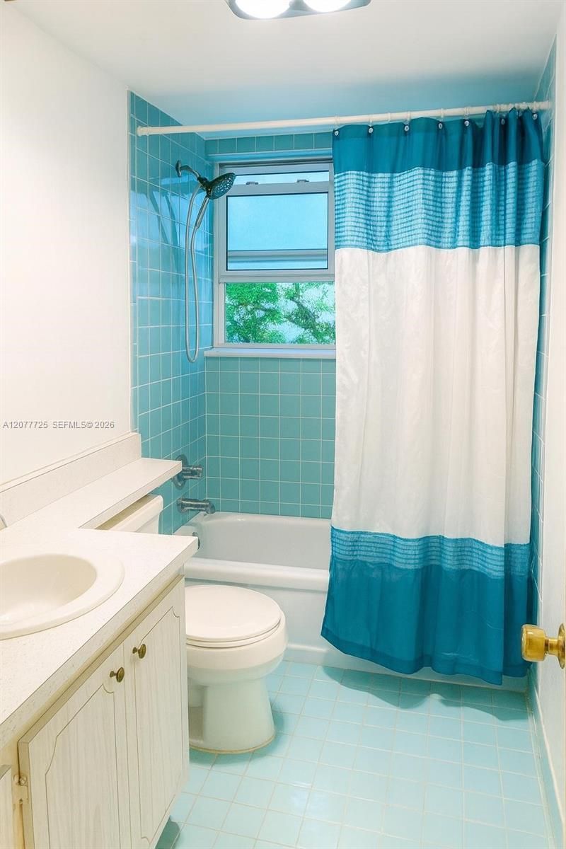 610 NE 12th Ave , Unit 308, Hallandale Beach, FL 33009 Photo