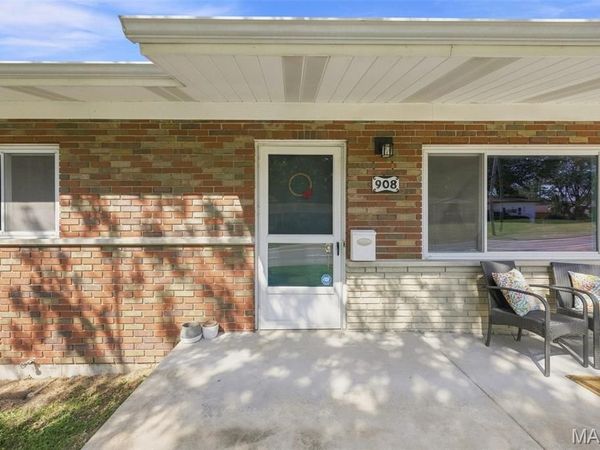 908 Buckley Road, Mehlville, MO 63125