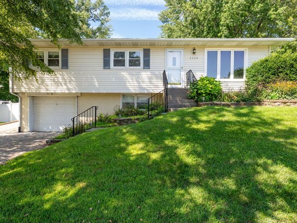 2920 Cambridge Drive , Bettendorf, IA 52722