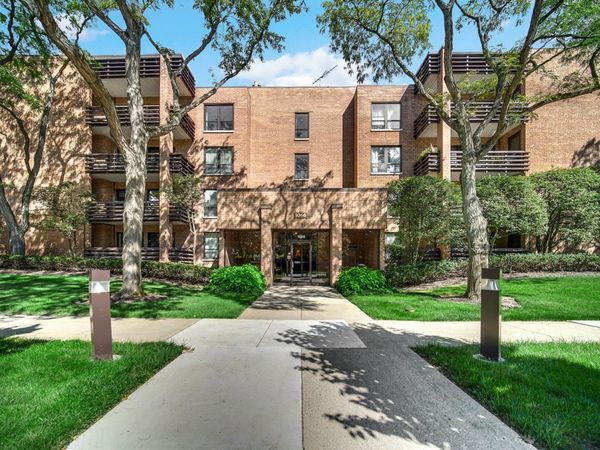 1066 SHERMER Road , Unit 11, Northbrook, IL 60062