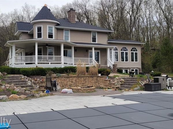 3937 Green Hills Drive , Hamburg Township, Mi 48169