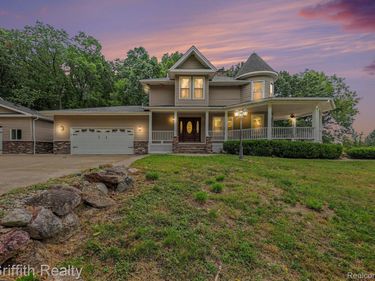 3937 Green Hills Drive, Hamburg Township, Mi 48169