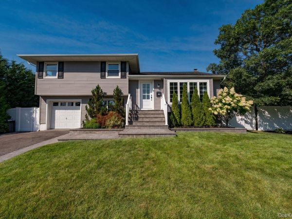 1814 Robin Lane, Bellmore, NY 11710