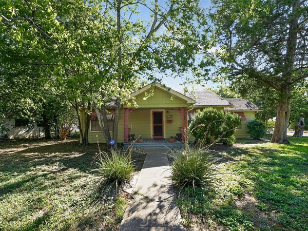 316 Guadalupe ST, Lockhart, TX 78644