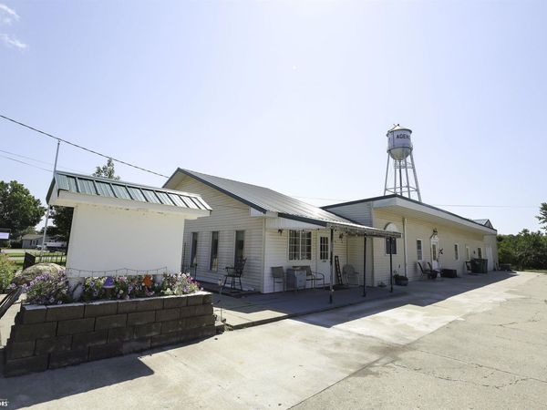 208 E Main Street, Agency, IA 52530