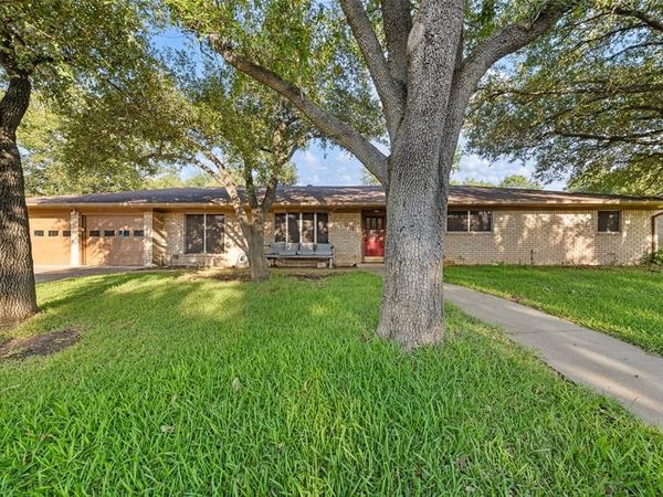 311 S College Avenue , Troy, TX 76579