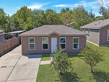1216 E Powell Avenue, Fort Worth, TX 76104