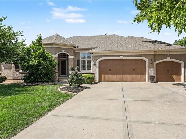 1616 NE Daltons Ridge Drive, Lee's Summit, MO 64064
