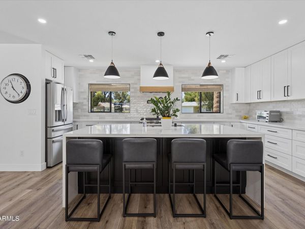 504 W HARMONT Drive, Phoenix, AZ 85021