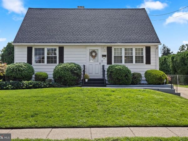 6 BRANDYWINE WAY, HAMILTON, NJ 08690