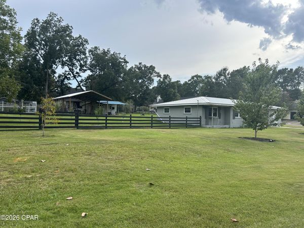 402 E Iowa Avenue, Bonifay, FL 32425