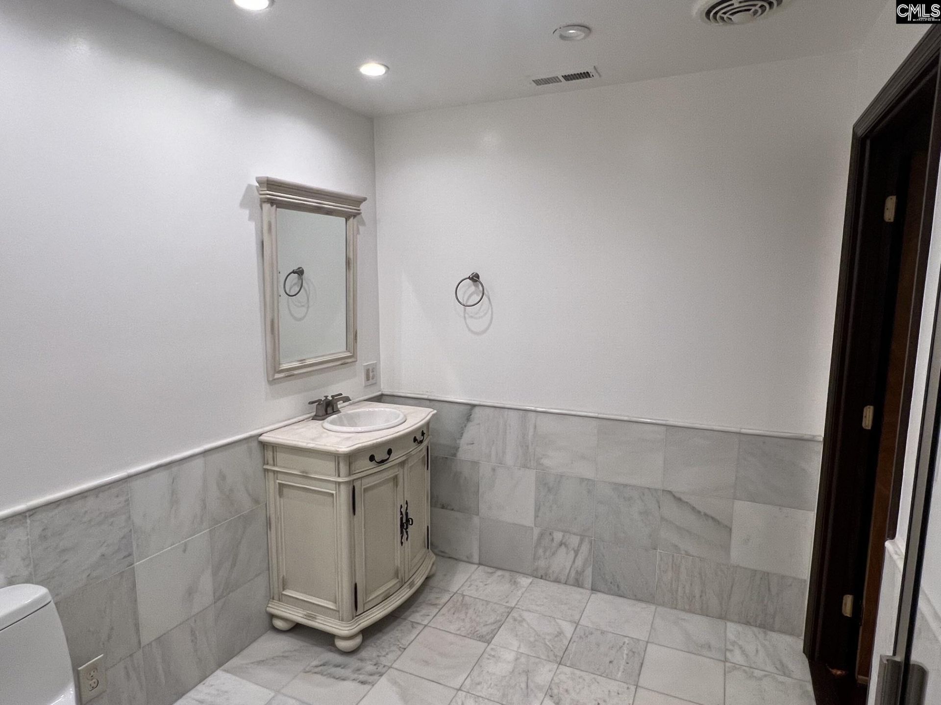 7357 Parklane Road  Photo 19