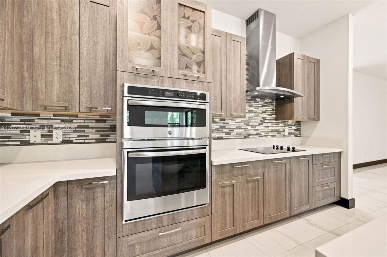 8875 NW 161st Ter , Miami Lakes, FL 33018 Photo