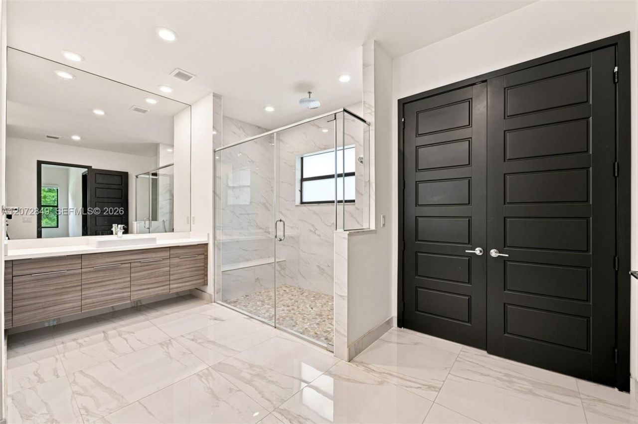 8875 NW 161st Ter , Miami Lakes, FL 33018 Photo