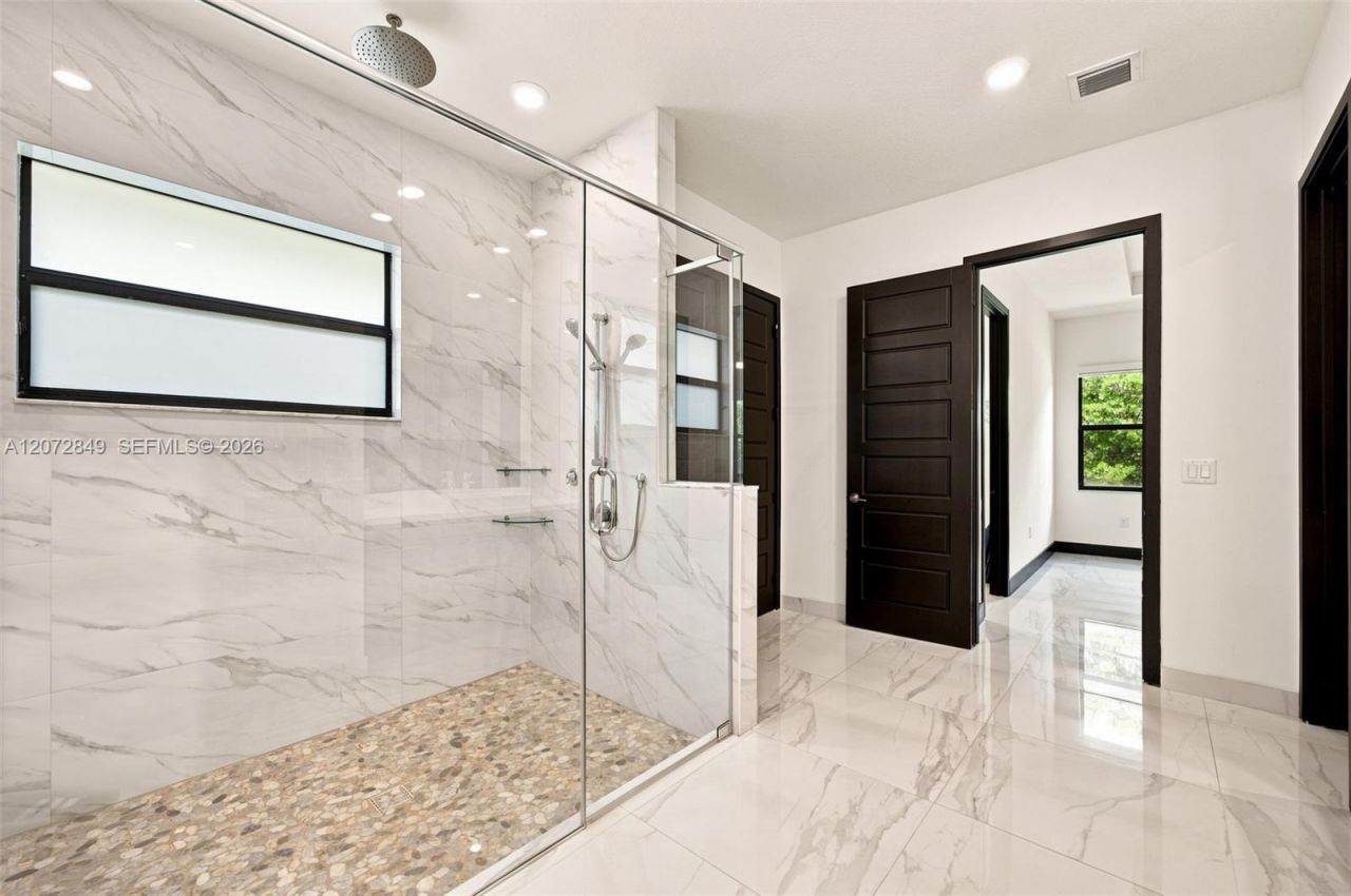 8875 NW 161st Ter , Miami Lakes, FL 33018 Photo