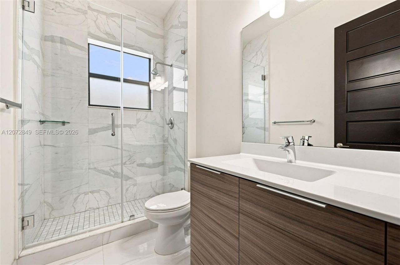 8875 NW 161st Ter , Miami Lakes, FL 33018 Photo