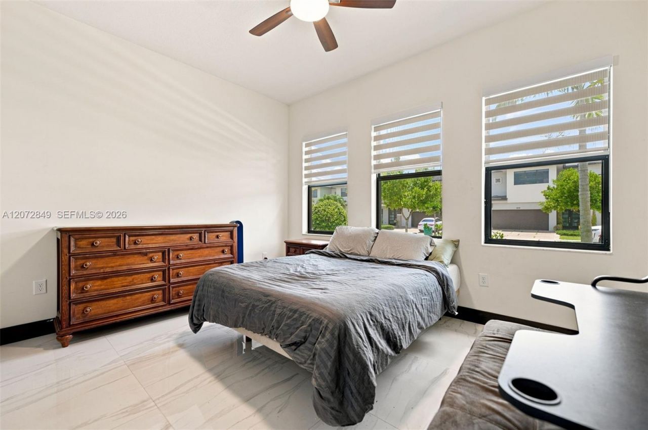8875 NW 161st Ter , Miami Lakes, FL 33018 Photo