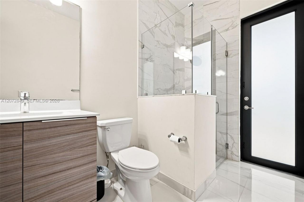 8875 NW 161st Ter , Miami Lakes, FL 33018 Photo