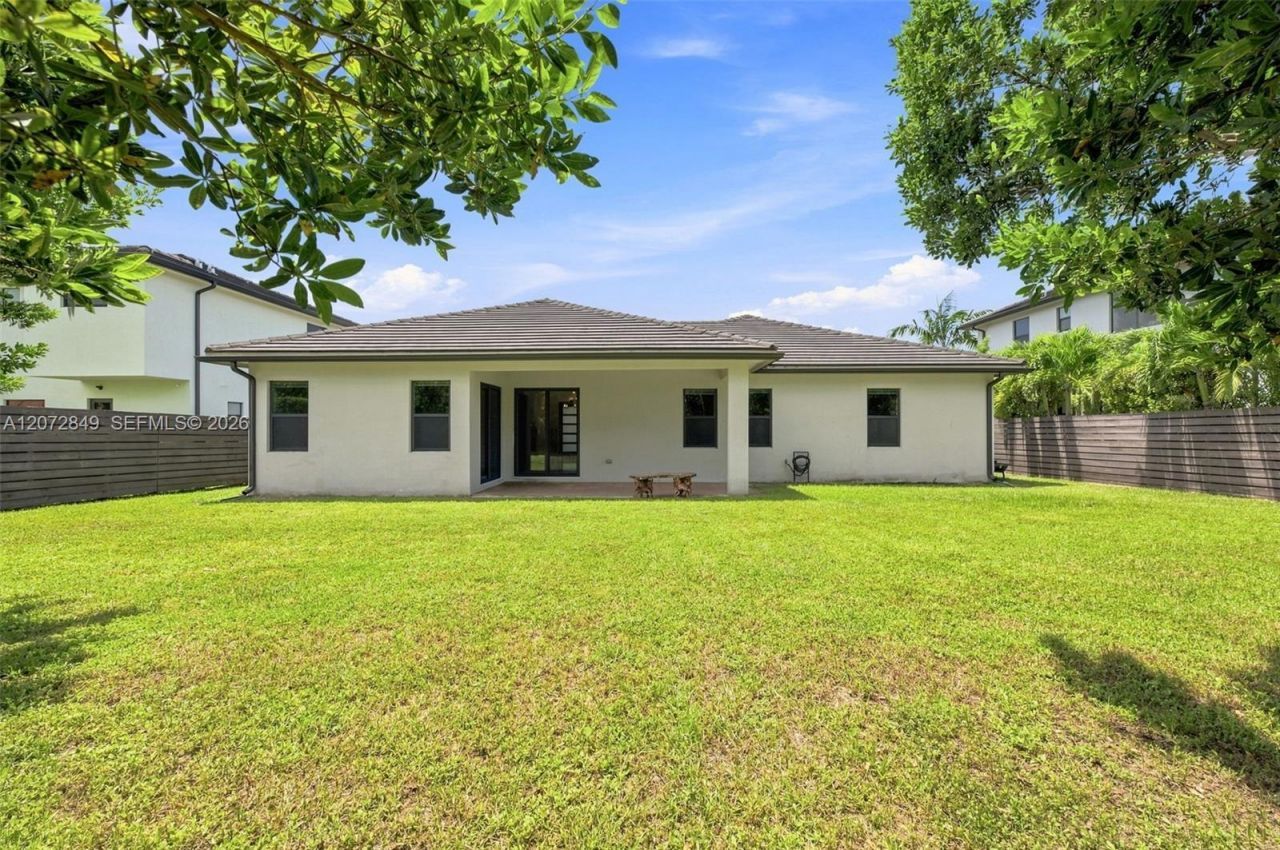 8875 NW 161st Ter , Miami Lakes, FL 33018 Photo