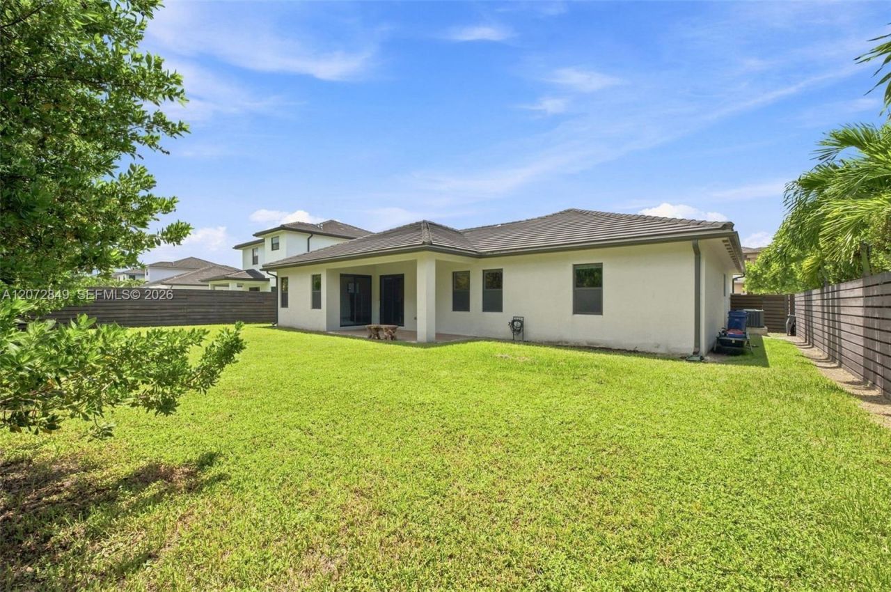 8875 NW 161st Ter , Miami Lakes, FL 33018 Photo