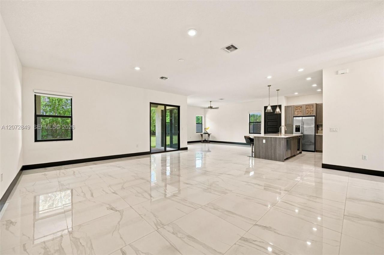 8875 NW 161st Ter , Miami Lakes, FL 33018 Photo