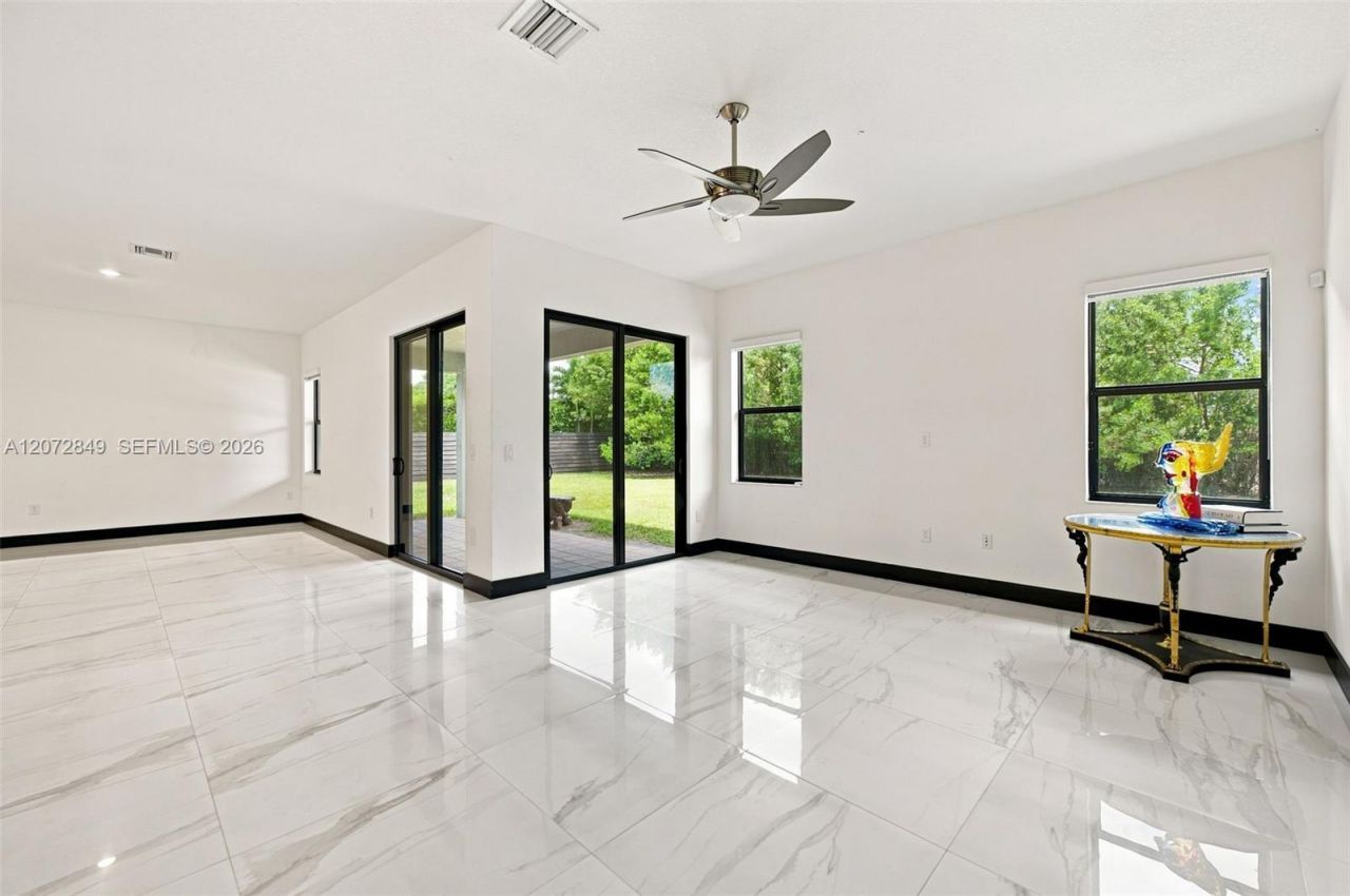 8875 NW 161st Ter , Miami Lakes, FL 33018 Photo