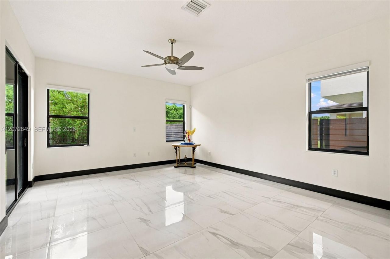 8875 NW 161st Ter , Miami Lakes, FL 33018 Photo