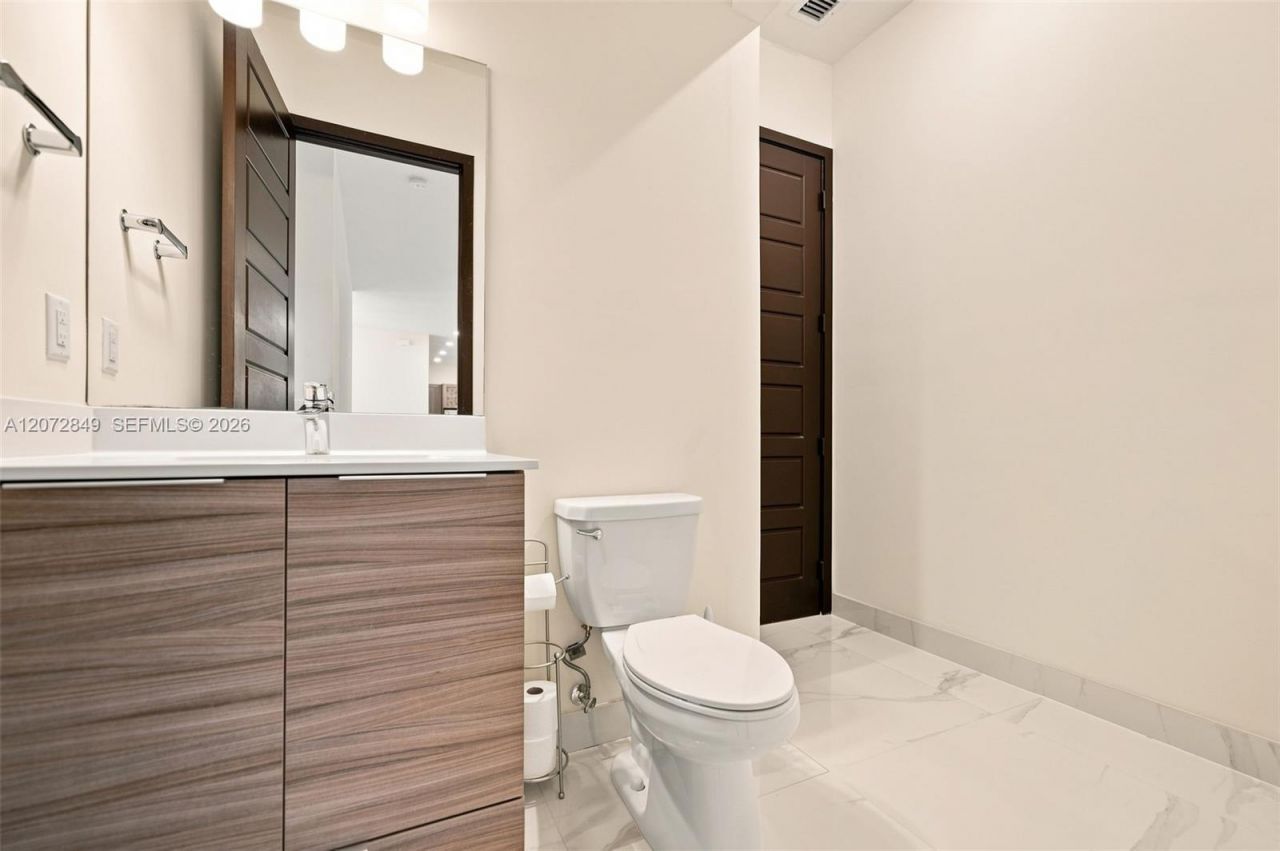 8875 NW 161st Ter , Miami Lakes, FL 33018 Photo