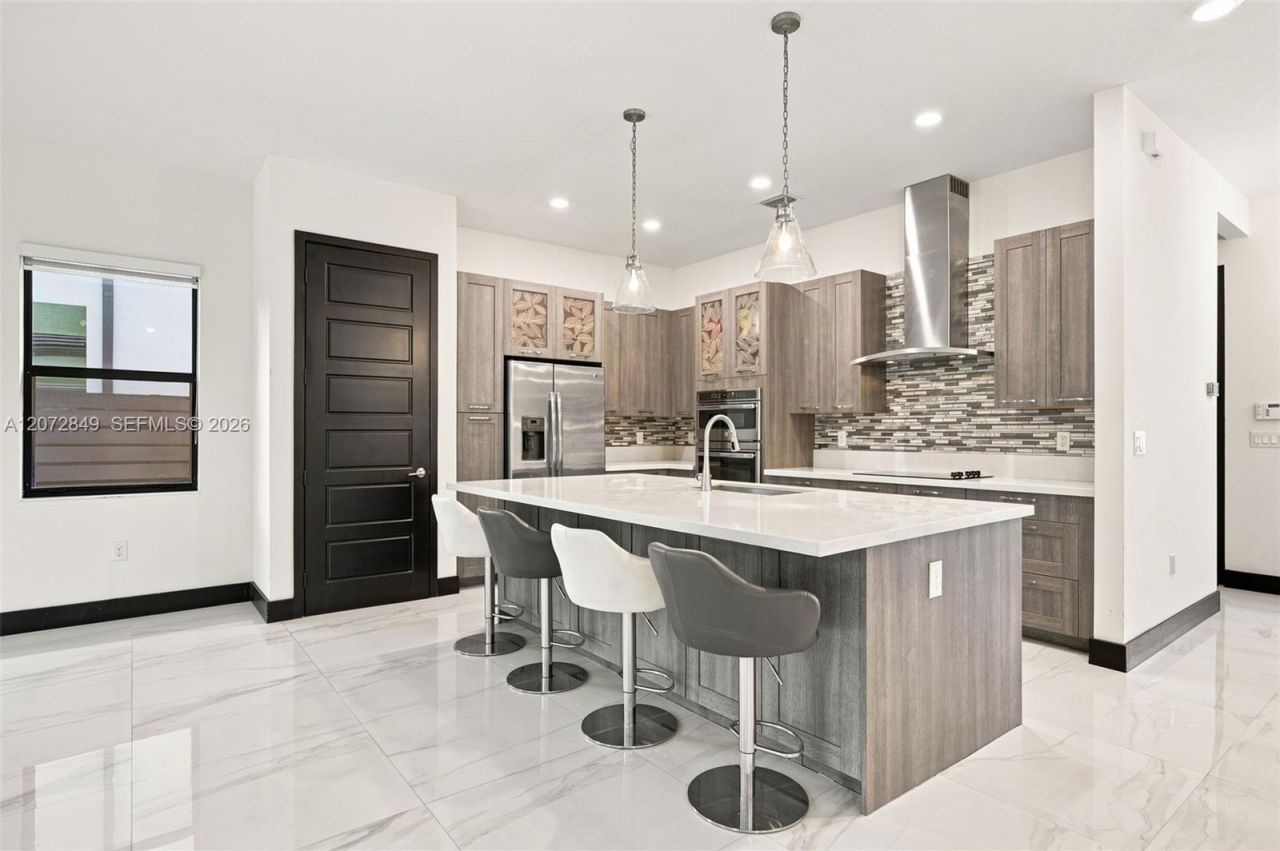 8875 NW 161st Ter , Miami Lakes, FL 33018 Photo