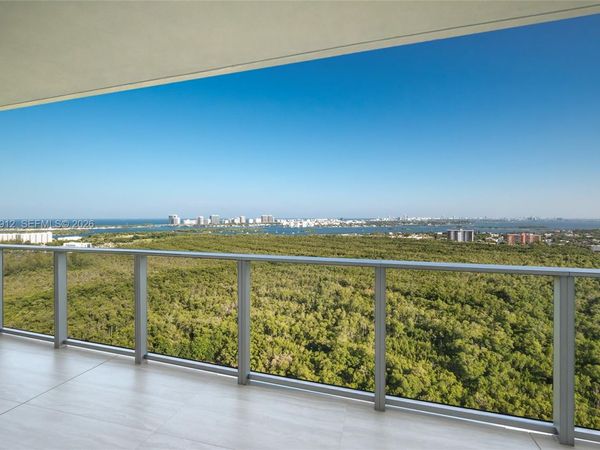 2411 Laguna Circle , Unit 2402, North Miami, FL 33181