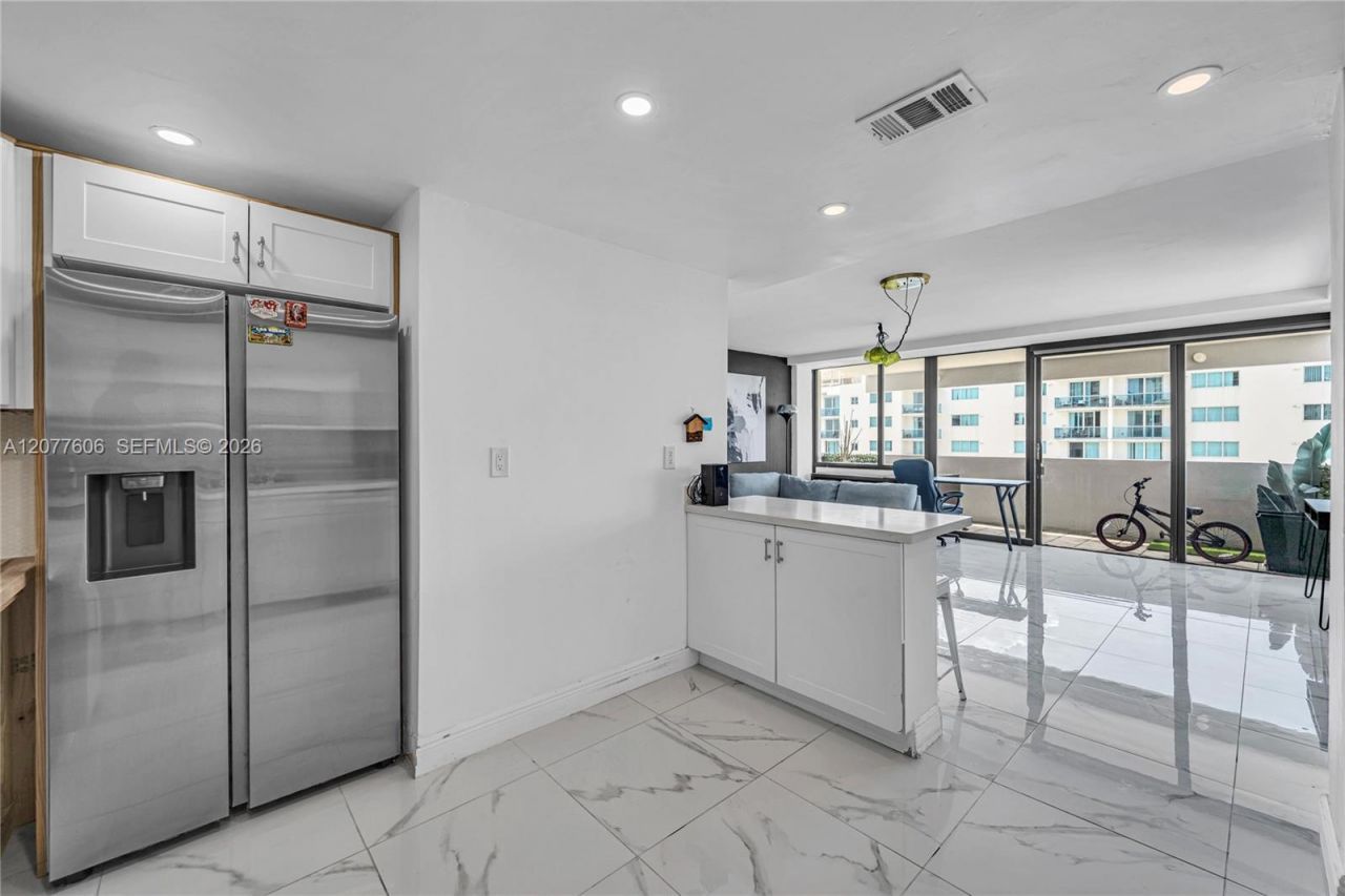 7545 E Treasure Dr, Unit 9A, North Bay Village, FL 33141 Photo