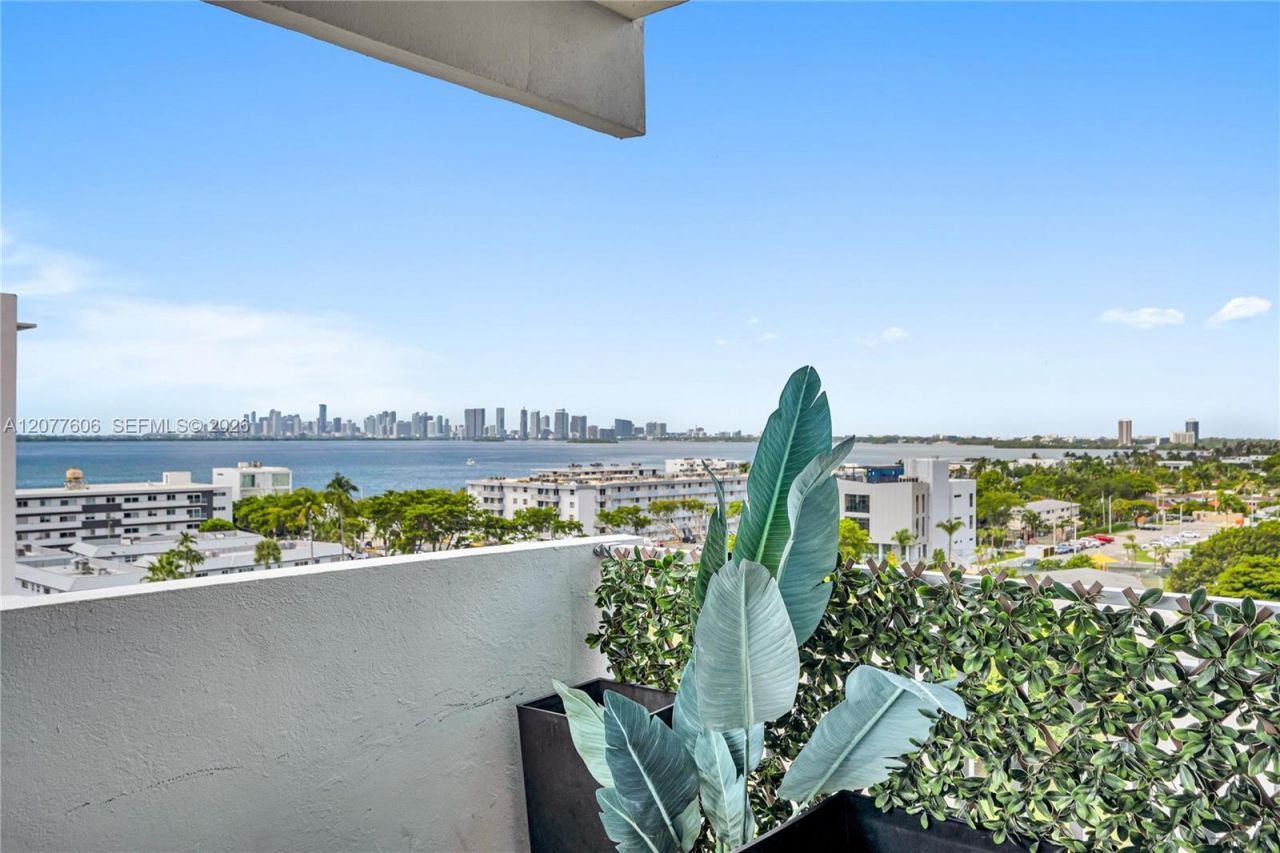 7545 E Treasure Dr, Unit 9A, North Bay Village, FL 33141 Photo