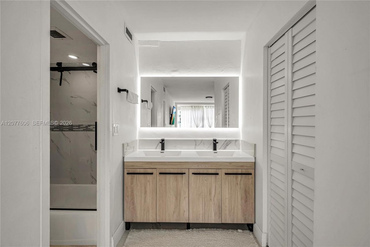 7545 E Treasure Dr, Unit 9A, North Bay Village, FL 33141 Photo
