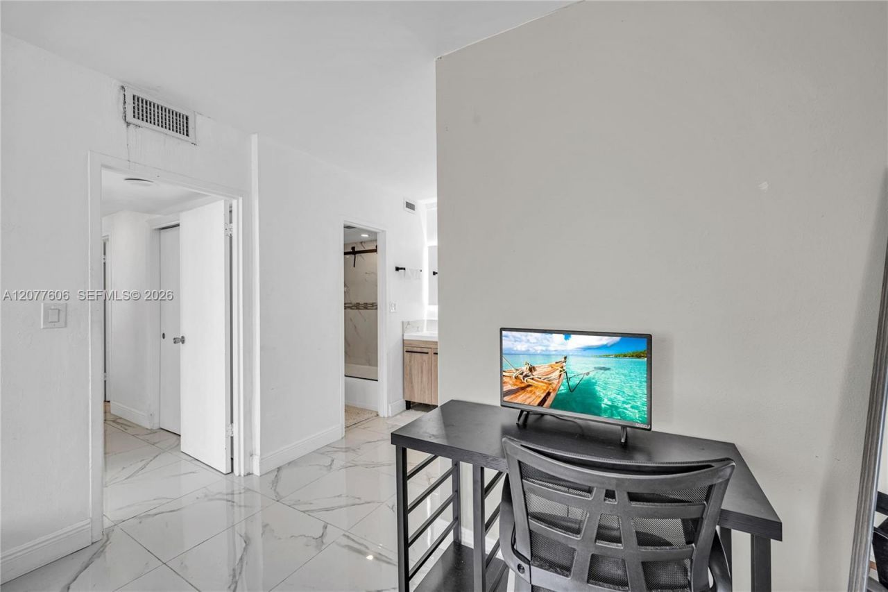 7545 E Treasure Dr, Unit 9A, North Bay Village, FL 33141 Photo