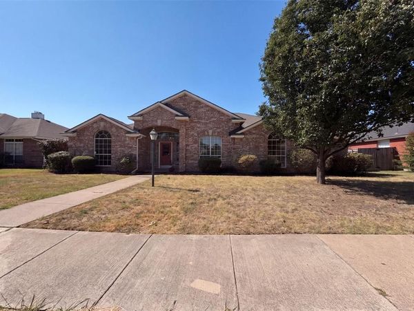 2915 Olympia Drive, Grand Prairie, TX 75052