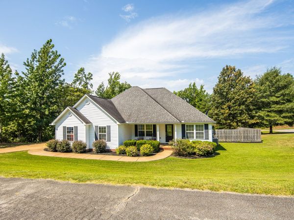 405 Persimmon Ln, Lexington, TN 38351