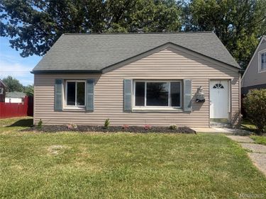 23080 Almond Avenue , Eastpointe, Mi 48021