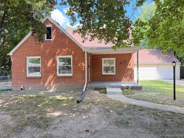 19135 Eastwood Drive, Harper Woods, Mi 48225
