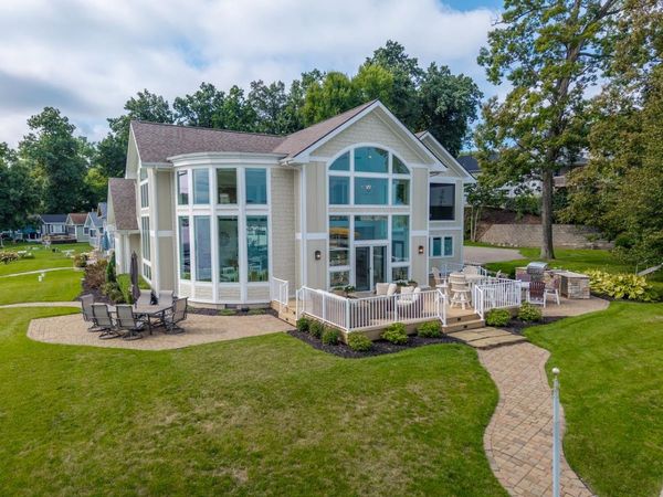260 Lane 160 Crooked Lk, Angola, IN 46703