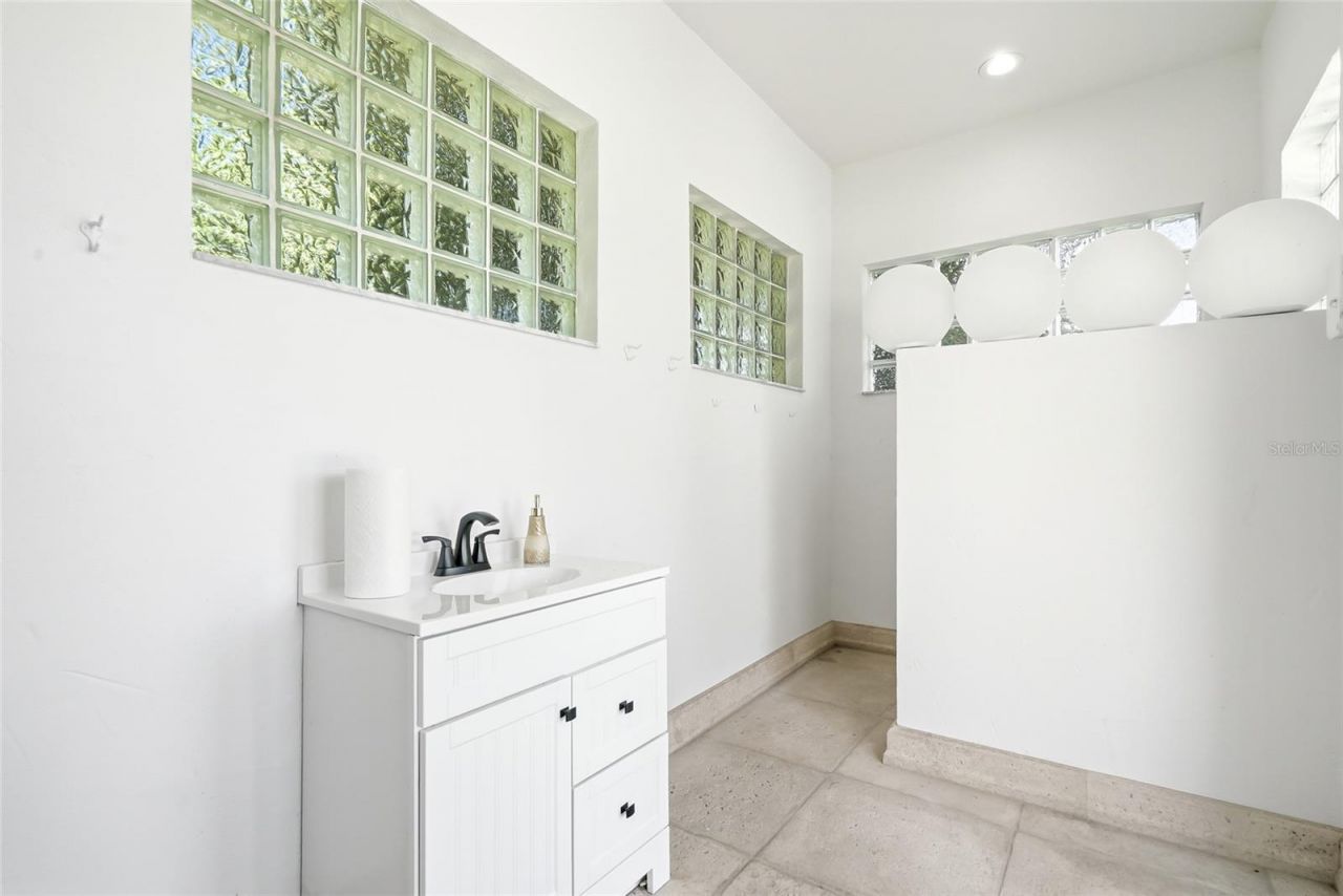 11104 Winthrop Way, Tampa, FL 33612 Photo