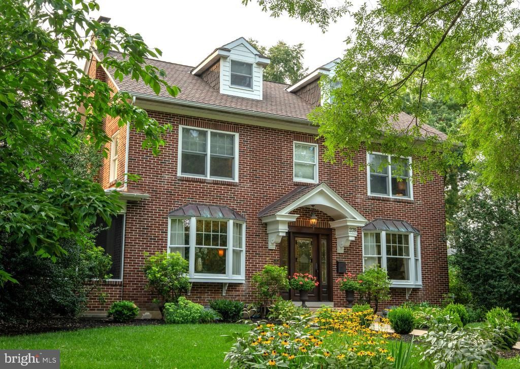 239 ELM AVENUE, HERSHEY, PA 17033