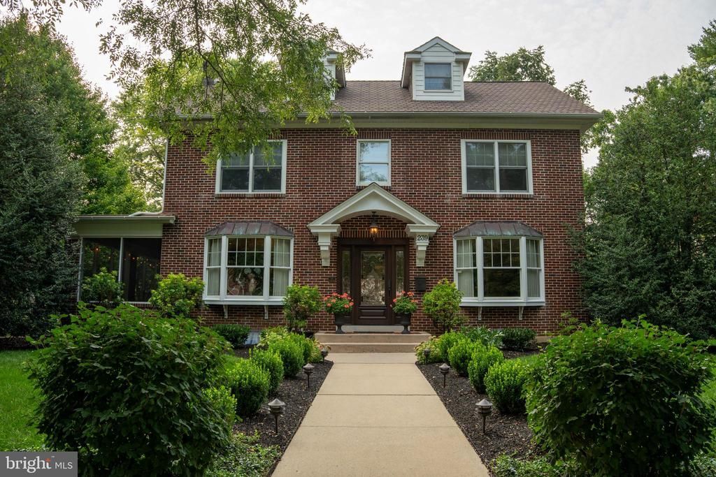 239 ELM AVENUE, HERSHEY, PA 17033