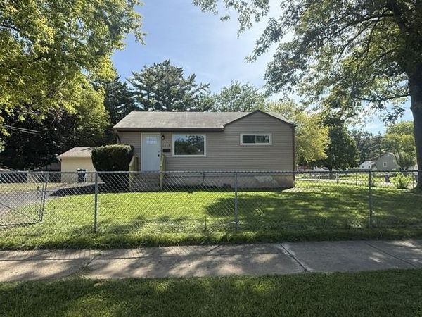 1945 Creek Road, Waukegan, IL 60087
