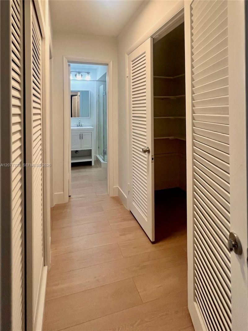195 Sunrise Dr , Unit 8, Key Biscayne, FL 33149 Photo