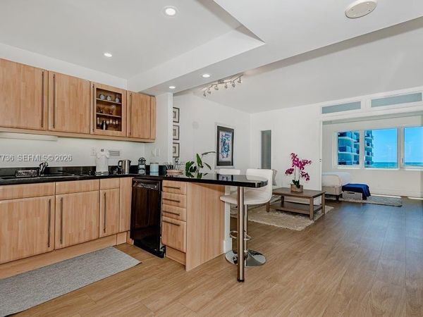2301 Collins Ave , Unit 1242, Miami Beach, FL 33139