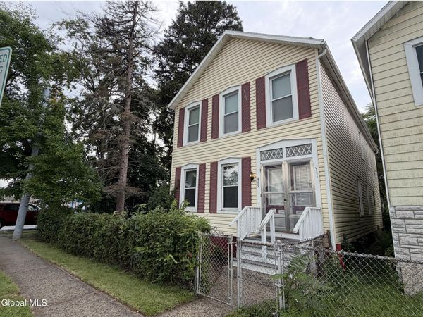 889 5th Avenue, Troy, NY 12182