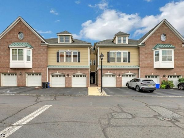 906 River Pl, Butler, NJ 07405